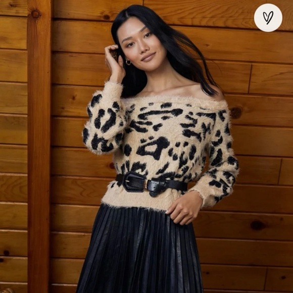 Lulus Sweaters - Lulus Off-The-Shoulder Leopard Cheetah Sweater Womens S Tan Black Pullover Fuzzy